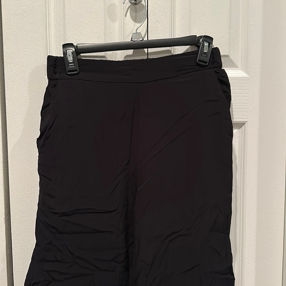 Black capri flowy pants